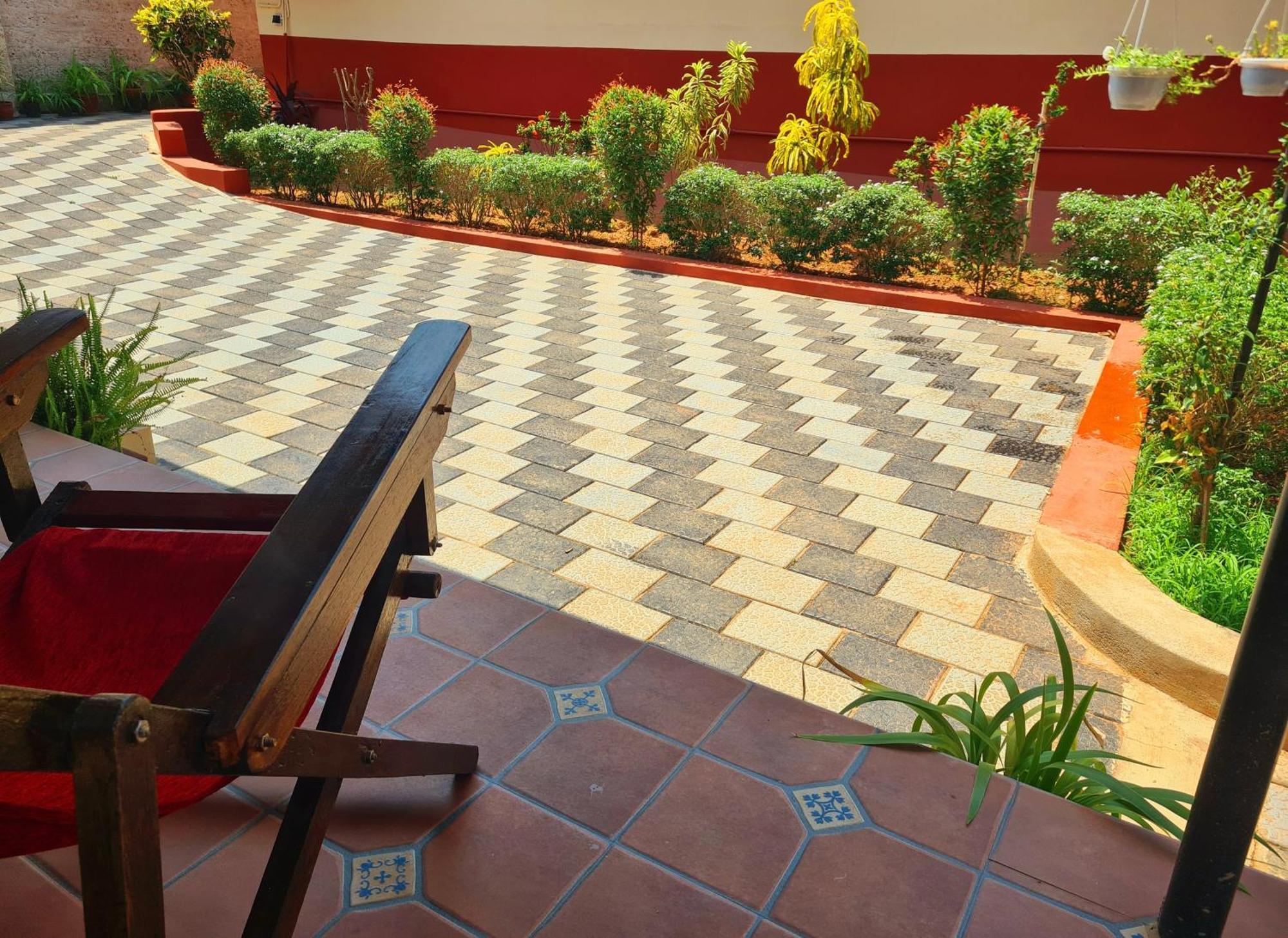 Sunny Smiles Homestay Мангалор Екстериор снимка