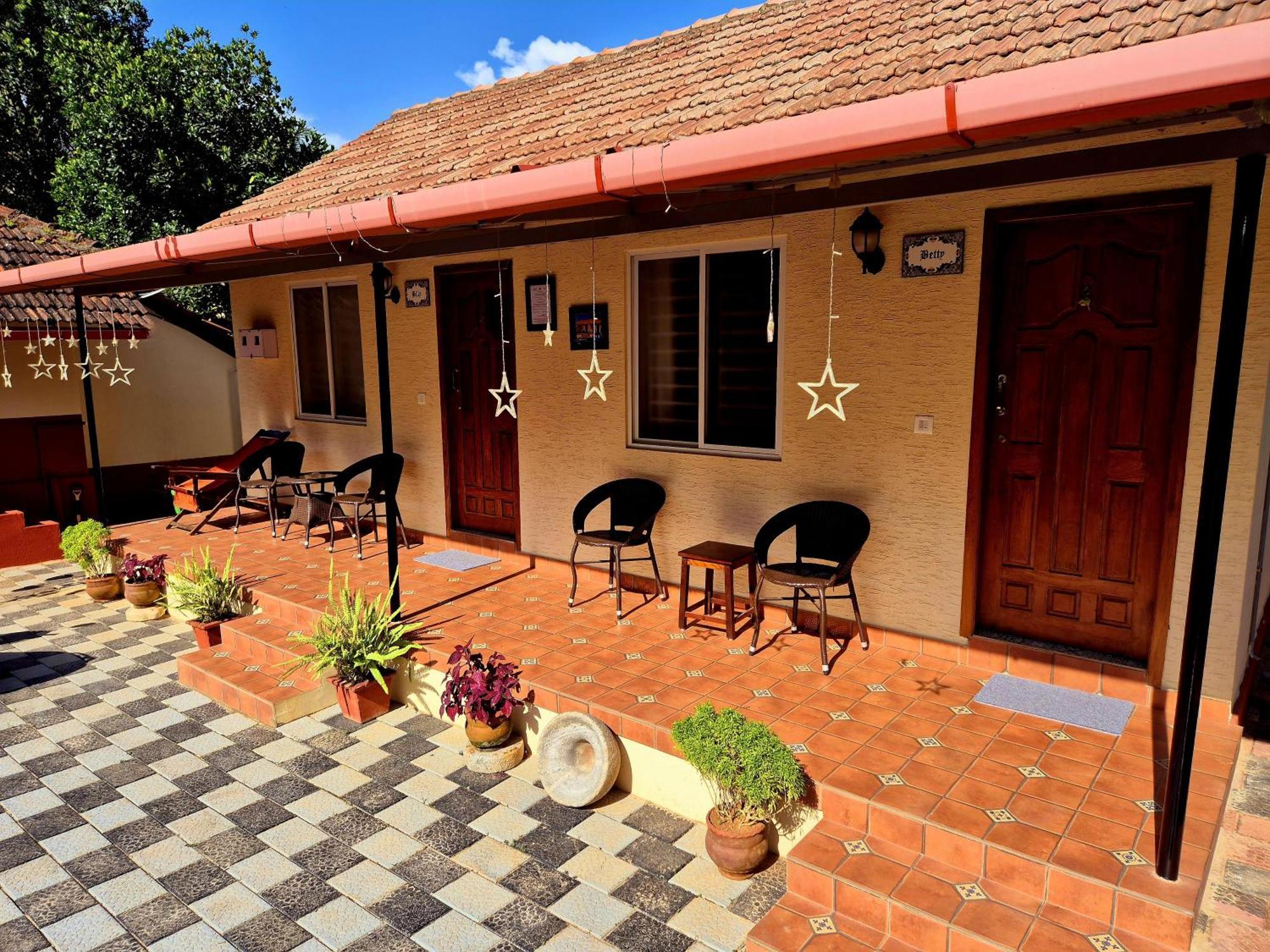 Sunny Smiles Homestay Мангалор Екстериор снимка